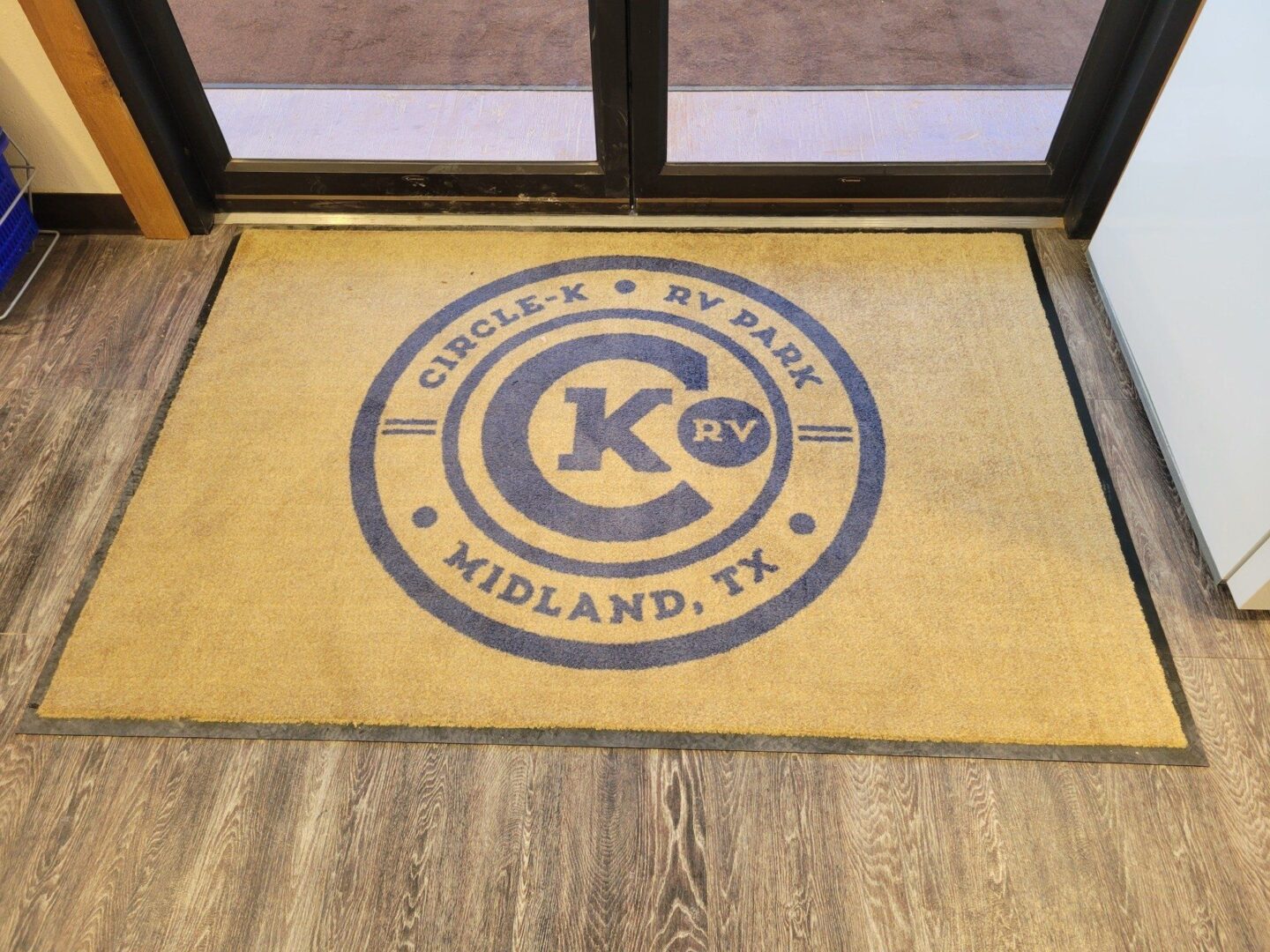 A floor mat with the letter k and circle by mark.